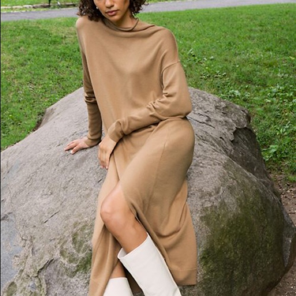 Aritzia Wilfred CYPRIE knit dress, camel colour size Small - NWT